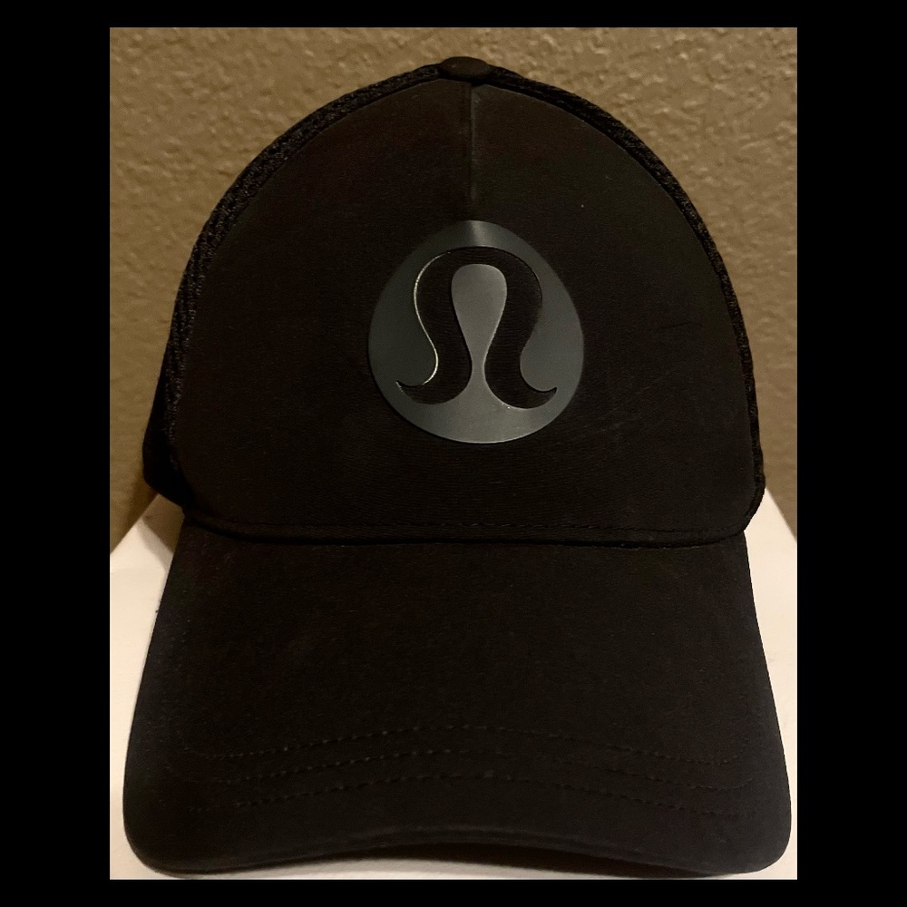 Lululemon baller hat black w/mesh